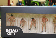 Load image into Gallery viewer, MGTAC17 MINI GT 1:64 Scale Metal Figure Set Camel Trophy Crew