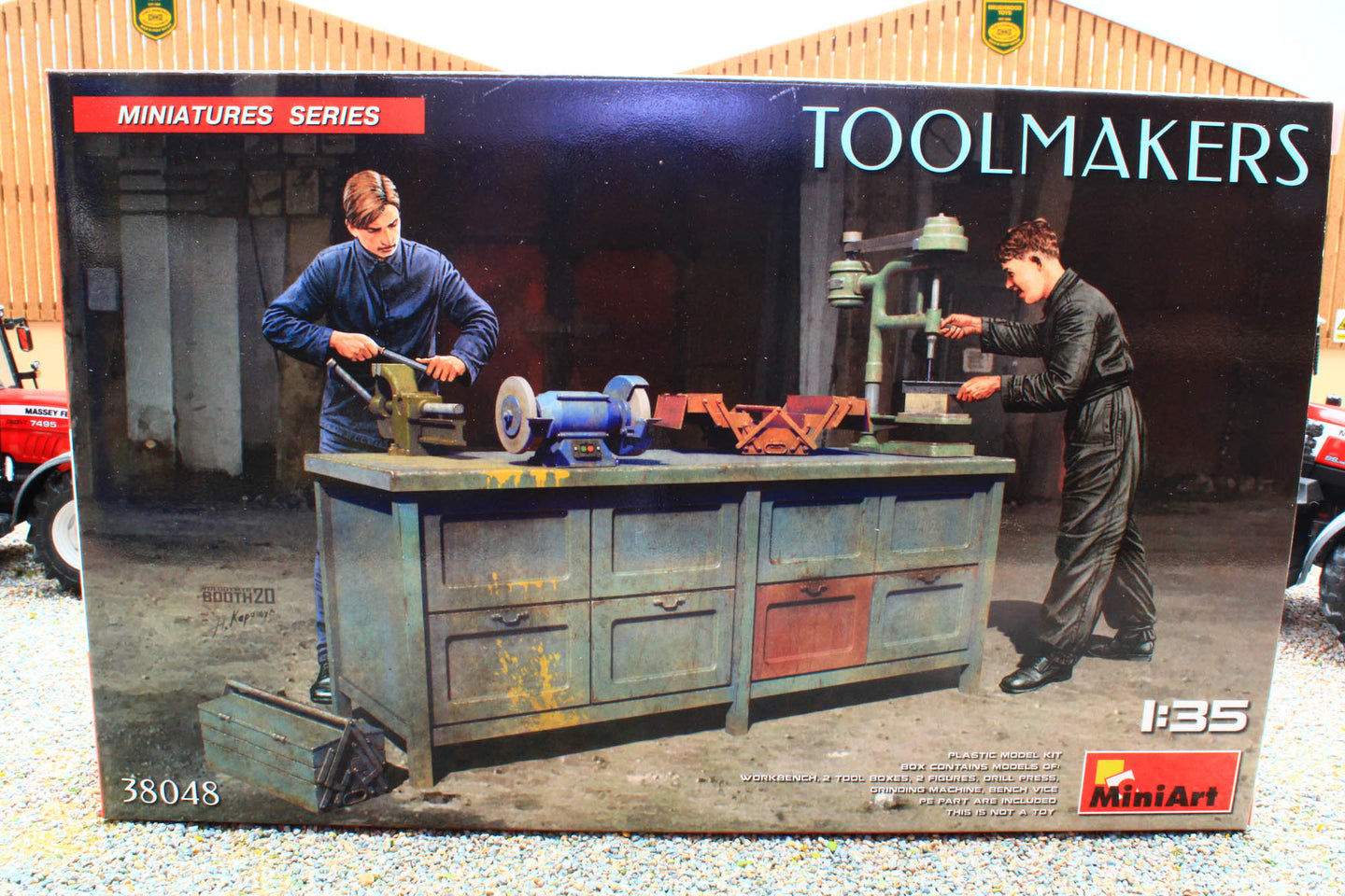 MIA38048 Minart 1:35 Scale Toolmakers Set Kit