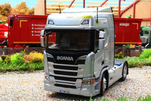 Load image into Gallery viewer, MM2014-06-01 Marge Models Scania R500 Series 4x2 Lorry Silver in Claas Livery