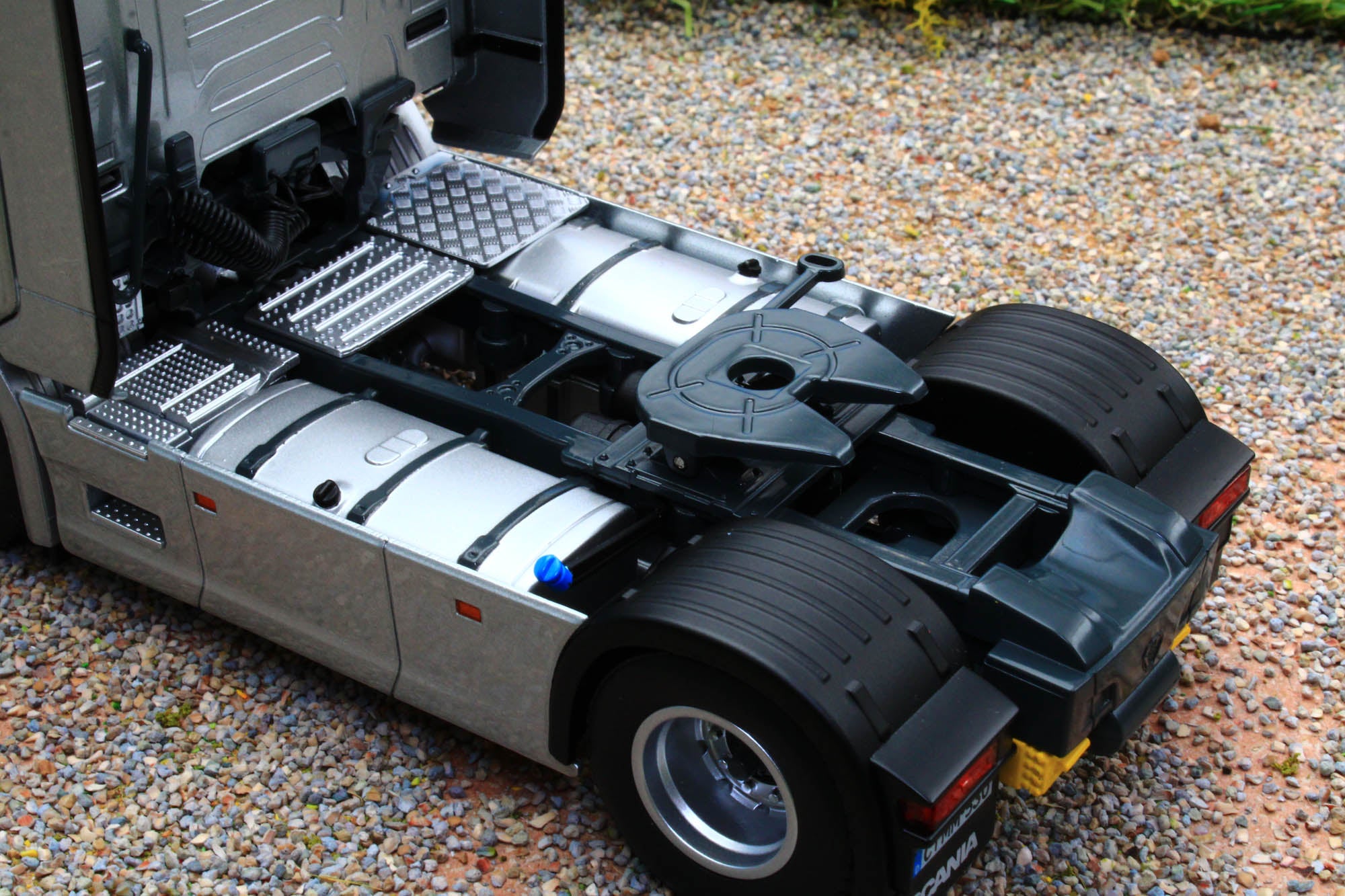 MM2014-06-01 Marge Models Scania R500 Series 4x2 Lorry Silver in Claas ...