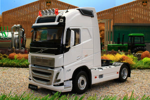 MM2320-01 Marge Models Volvo FH5 750 4x2 Clear White