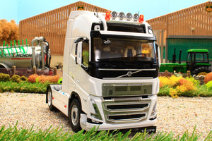 MM2320-01 Marge Models Volvo FH5 750 4x2 Clear White