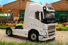 Load image into Gallery viewer, MM2320-01 Marge Models Volvo FH5 750 4x2 Clear White