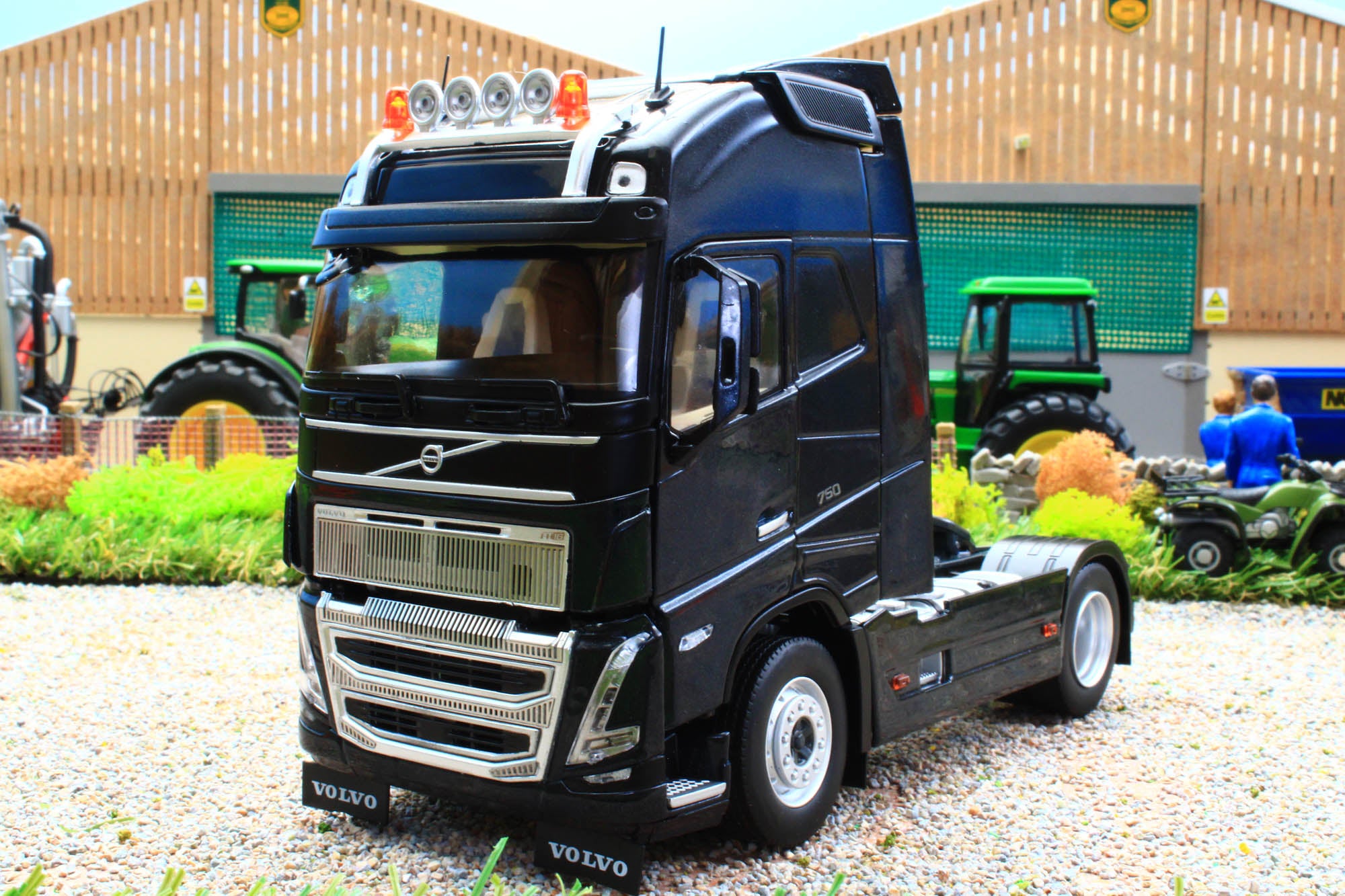 Marge Models 1/32 Volvo Truck Fh6 750 8X4 White J01-1R-002-3