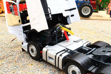 Load image into Gallery viewer, MM2321-01 Marge Models Volvo FH5 750 6x2 Clear White