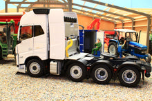 Load image into Gallery viewer, MM2322-01 Marge Models Volvo FH5 750 8x4 Clear White