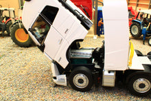 Load image into Gallery viewer, MM2322-01 Marge Models Volvo FH5 750 8x4 Clear White