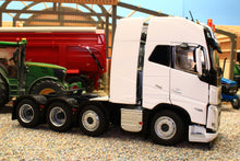 Load image into Gallery viewer, MM2322-01 Marge Models Volvo FH5 750 8x4 Clear White