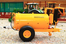 Load image into Gallery viewer, MM2413 Marge Models 1:32 Scale Veenhuis Populair 3200 litre Slurry Tanker