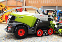 Load image into Gallery viewer, MM2506 Marge Models Claas Jaguar 990 Terra Trac Forager Harvester with Orbis 900 Maize Header