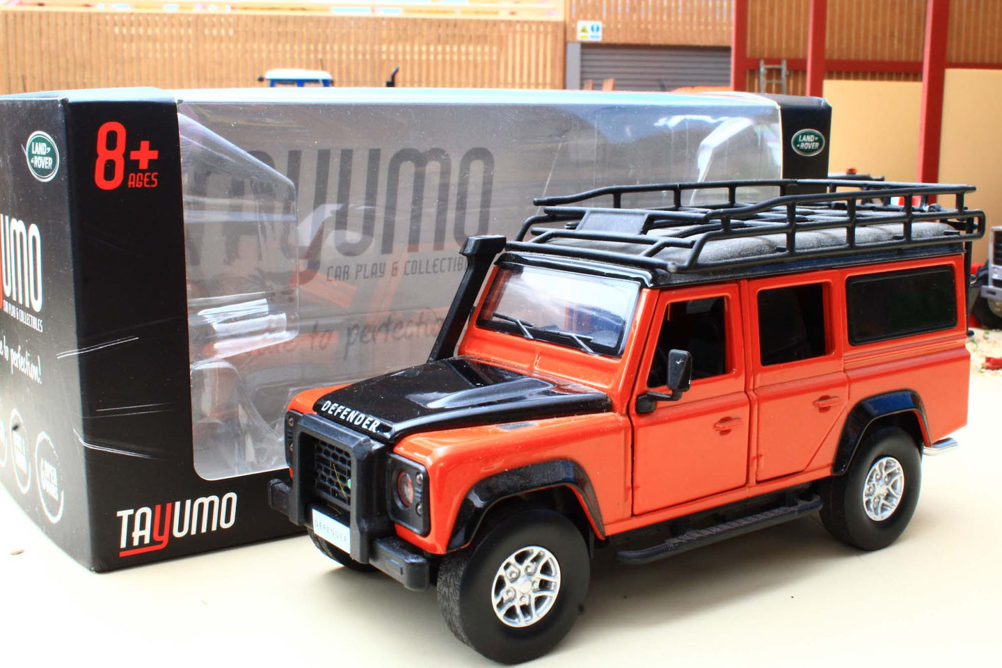 No 2 Tayumo 1:32 Scale Land Rover Defender 110 4x4 in Black and Orange BOX NOT 100%