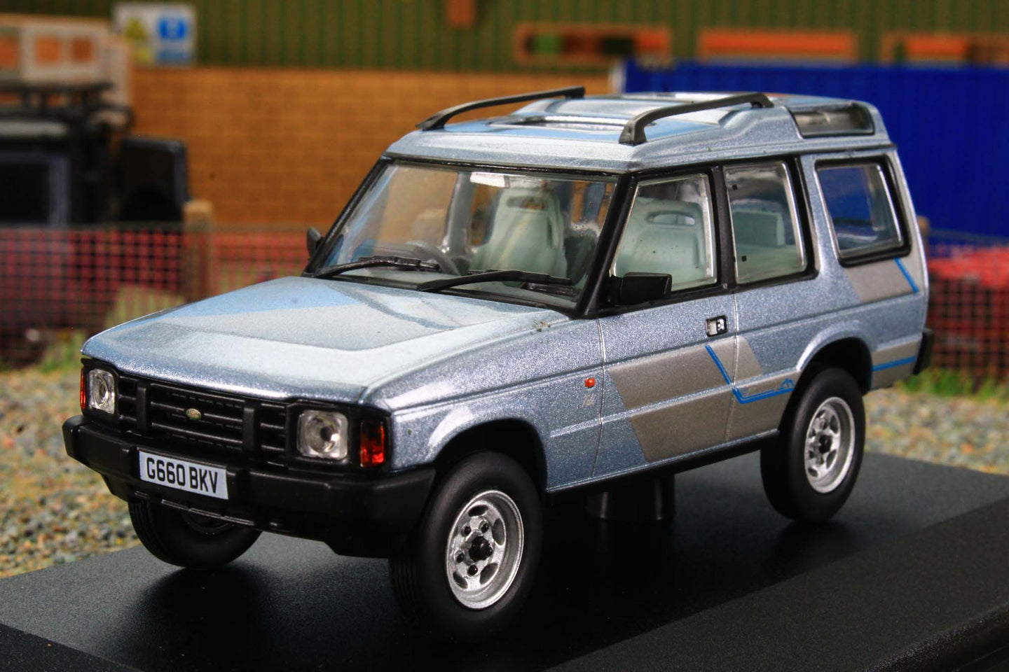 OXF43DS1002 Oxford Diecast 1:43 Scale Land Rover Discovery 1 in Mistral 3 Blue