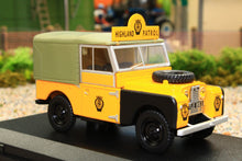 Load image into Gallery viewer, OXF43LAN188025 Oxford Diecast 1:43 Scale Land Rover Series 1 88 Canvas AA Highland Patrol