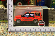 Load image into Gallery viewer, OXF76DIS007 Oxford Diecast 1:76 Scale Land Rover  Discovery 4 Dublin Airport Fire