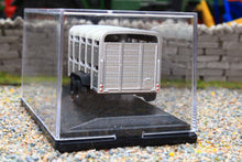 Load image into Gallery viewer, OXF76FARM001 Oxford Diecast 1:76 Scale Livestock Trailer