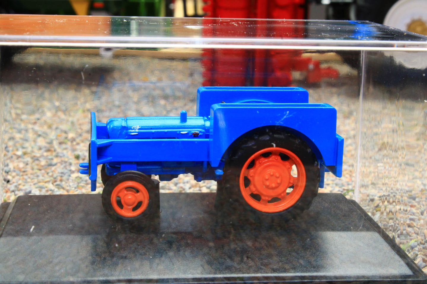 OXF76FTRS001 Oxford Diecast 1:76 Scale Fordson Tractor rail shunter in blue