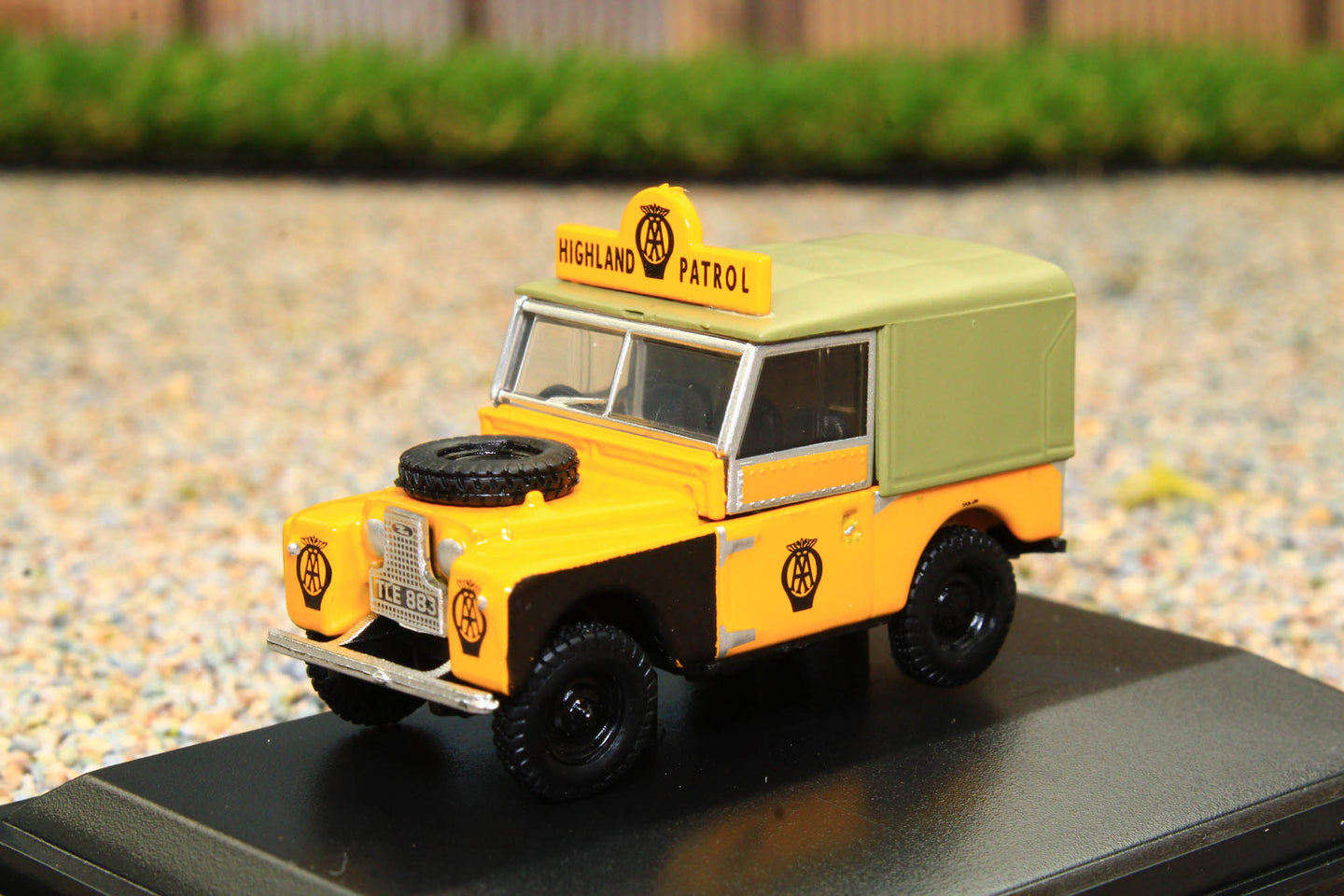 OXF76LAN188025 Oxford Diecast 1:76 Scale Land Rover Series 1 88 Canvas AA Highland Patrol