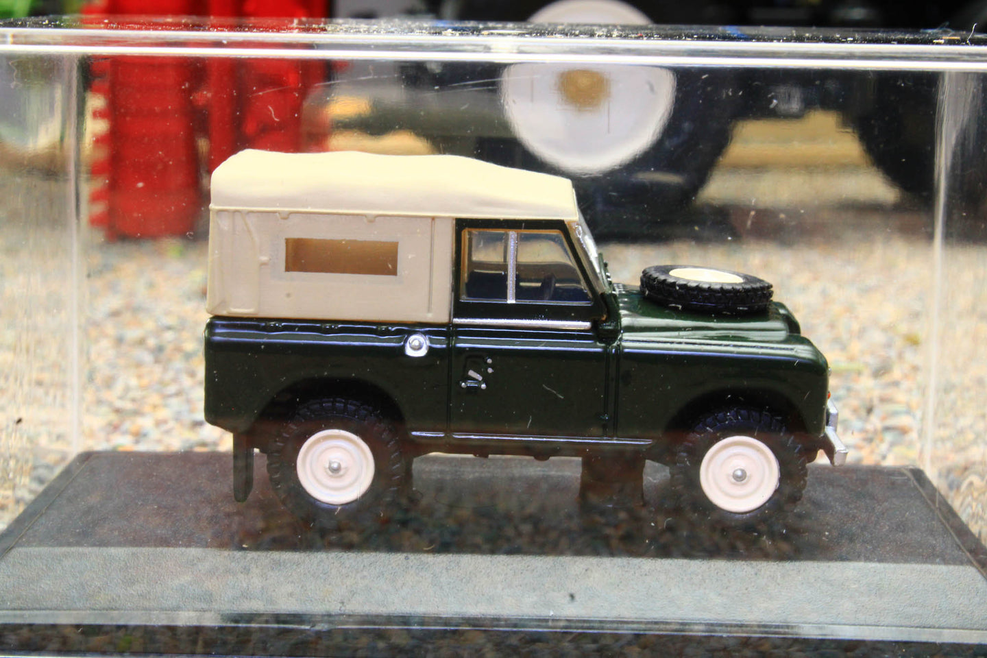 OXF76LR2AS005 Oxford Die Cast 1:76 Scale Land Rover Series IIA SWB with Canvas Bronze Green