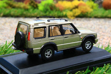 Load image into Gallery viewer, OXF76LRD2002 Oxford Diecast 1:76 Scale Land Rover Discovery 2 in White Gold
