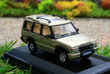 Load image into Gallery viewer, OXF76LRD2002 Oxford Diecast 1:76 Scale Land Rover Discovery 2 in White Gold