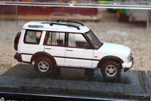 Load image into Gallery viewer, OXF76LRD2004 Oxford Diecast 1:76 Scale Land Rover Discovery 2 in Chawton White