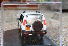 Load image into Gallery viewer, OXF76LRD2004 Oxford Diecast 1:76 Scale Land Rover Discovery 2 in Chawton White