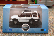 Load image into Gallery viewer, OXF76LRD2004 Oxford Diecast 1:76 Scale Land Rover Discovery 2 in Chawton White