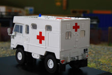 Load image into Gallery viewer, OXF76LRDCG003 Oxford Diecast 1:76 Scale Land Rover Forward Control GS Ambulance