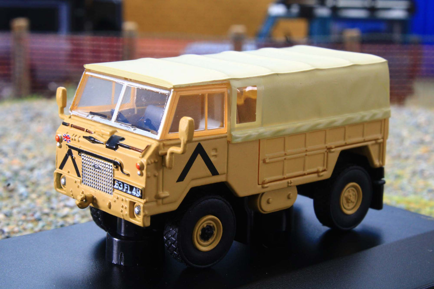 OXF76LRFCA003 Oxford Diecast 1:43 Scale Land Rover Forward Control 24 Field Ambulance Bosnia