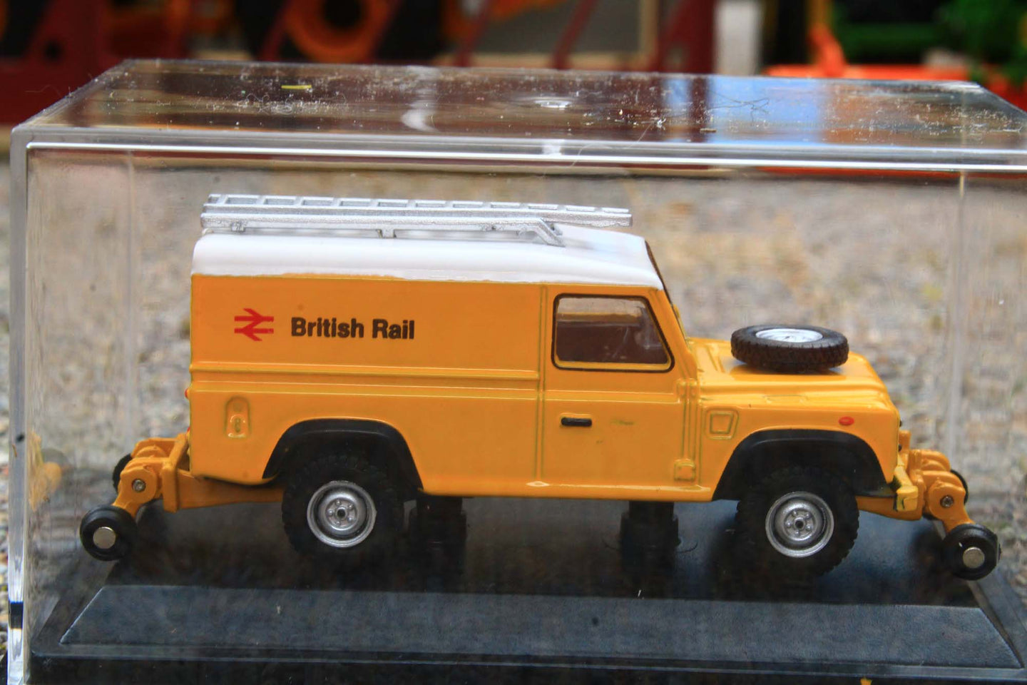 OXF76ROR003B Oxford Diecast 1:76 Scale Land Rover Defender British Rail Road Rail Version