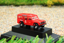 Load image into Gallery viewer, OXFNDEF002 Oxford Diecast N gauge (1:48 scale) Land Rover Defender 110 Post Office