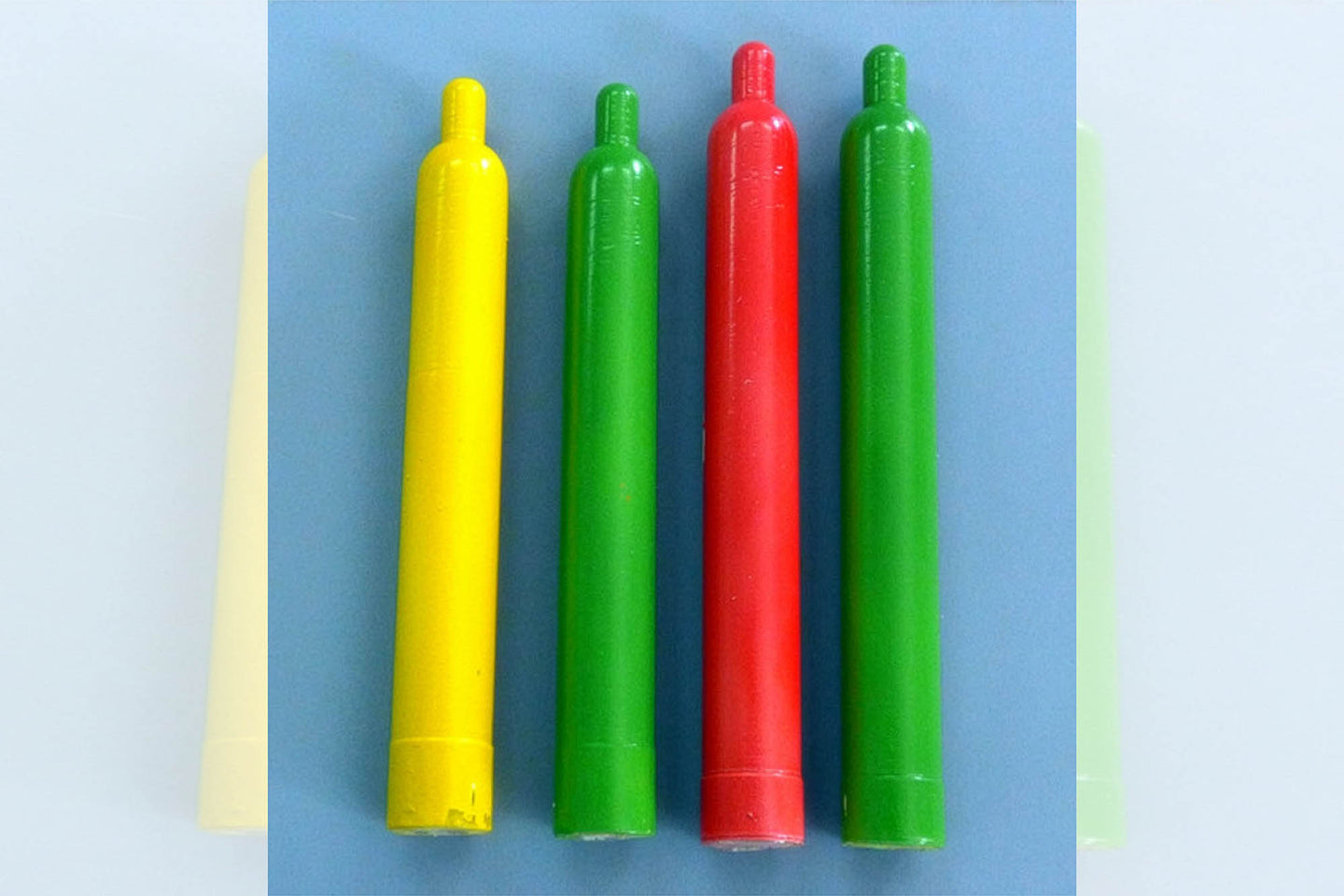 PLM-EL060 Plusmodel Gas Bottles (1:35 Scale)