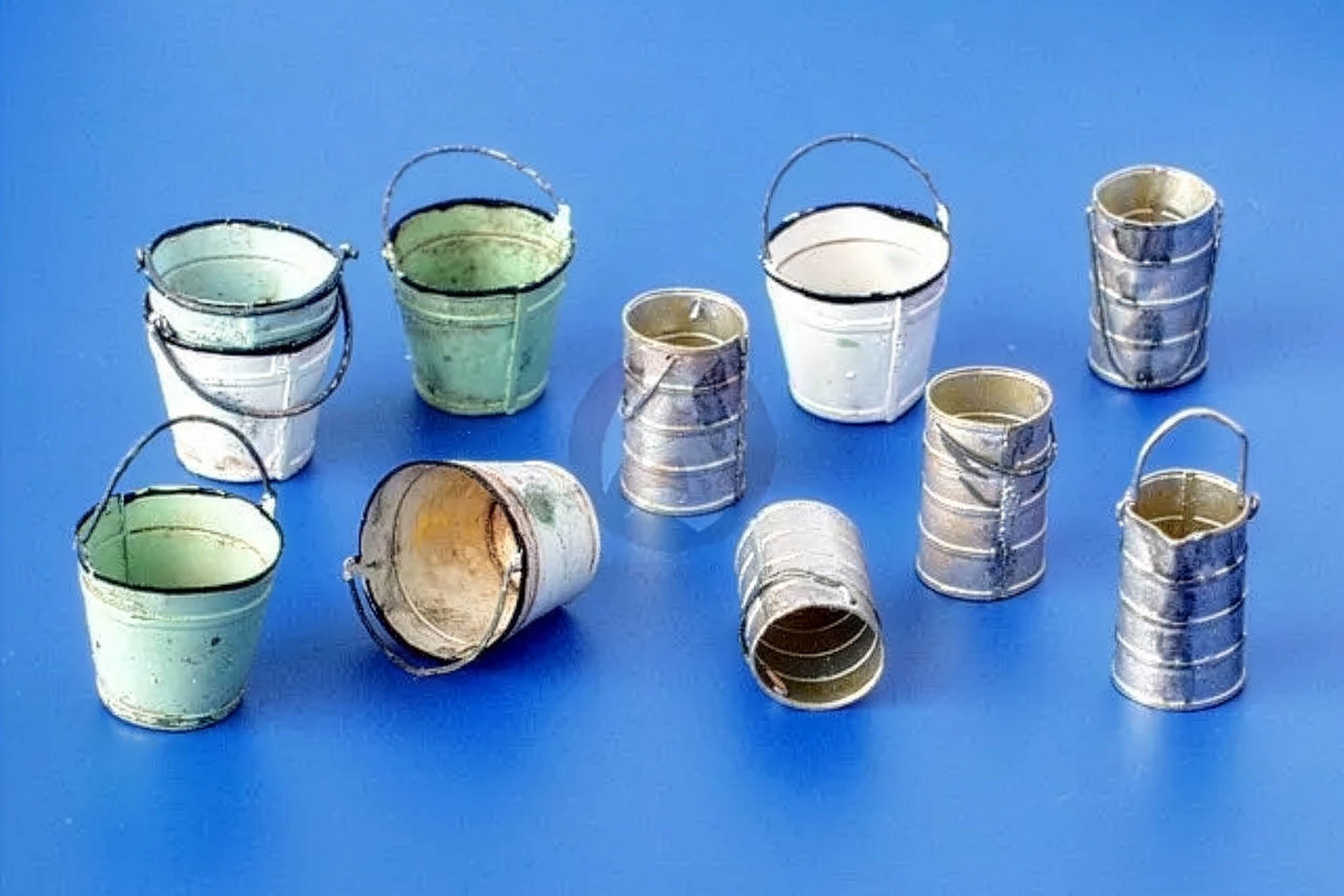 PLM4029 Plusmodel Metal Buckets & Cans (1:35 Scale)