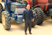Load image into Gallery viewer, PYO159 Figure 1:32 Scale - Man Wearing Hoody (Requires Painting)