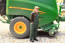 Load image into Gallery viewer, PYO264 Figure 1:32 Scale - Farmer with Hands in Pockets (Requires Painting)