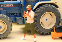 Load image into Gallery viewer, PYO489 Figure 1:32 Scale - Man on Phone Wearing Shorts (Requires Painting)