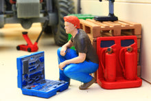 Load image into Gallery viewer, PYO566 Figure 1:32 Scale - Man Crouching (Requires Painting)