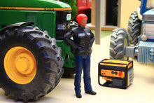 Load image into Gallery viewer, PYO597 Figure 1:32 Scale - Man with Hands on Hips (Requires Painting)