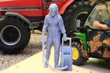 Load image into Gallery viewer, PYO714 Figure 1:32 Scale - Pressure Washer Operator with Pressure Washer