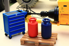 Load image into Gallery viewer, PYOA1018 Gas Bottles (Requires Painting)