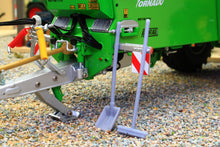 Load image into Gallery viewer, PYOA3094 Shovel and Broom Set