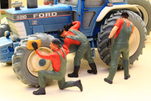 Load image into Gallery viewer, PYOS120 Figure Set 1:32 Scale - 3 x Builders (Requires Painting)