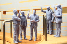 Load image into Gallery viewer, PYOS200 Livestock Auctioneer and Bidders set of 5 Figures