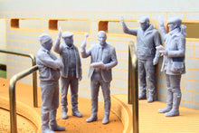 Load image into Gallery viewer, PYOS200 Livestock Auctioneer and Bidders set of 5 Figures