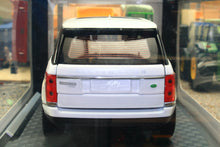 Load image into Gallery viewer, Q2001AW QY 1:24 Scale Range Rover 50th Anniversary Version in White with Lights and Sound
