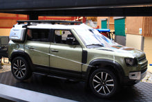 Load image into Gallery viewer, QXT2401014G QY 1:24 Scale Land Rover Defender 110 in Green with Lights and sound