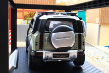 Load image into Gallery viewer, QXT2401014G QY 1:24 Scale Land Rover Defender 110 in Green with Lights and sound