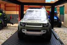 Load image into Gallery viewer, QXT2401014G QY 1:24 Scale Land Rover Defender 110 in Green with Lights and sound