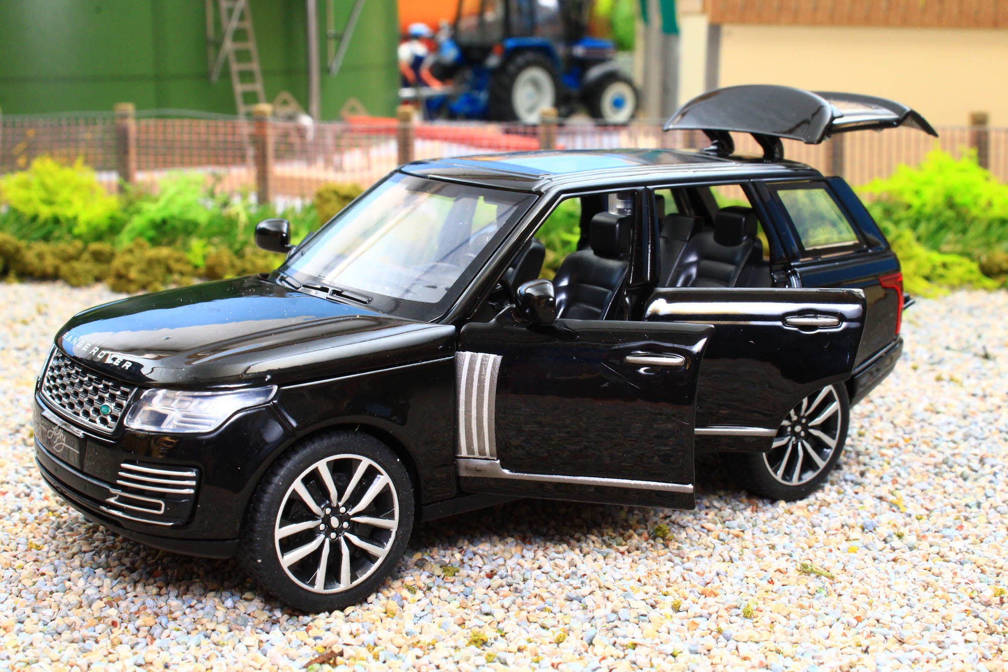 Q3001A-BK QY 1:32 Scale Range Rover 50th Anniversary version in Black ...