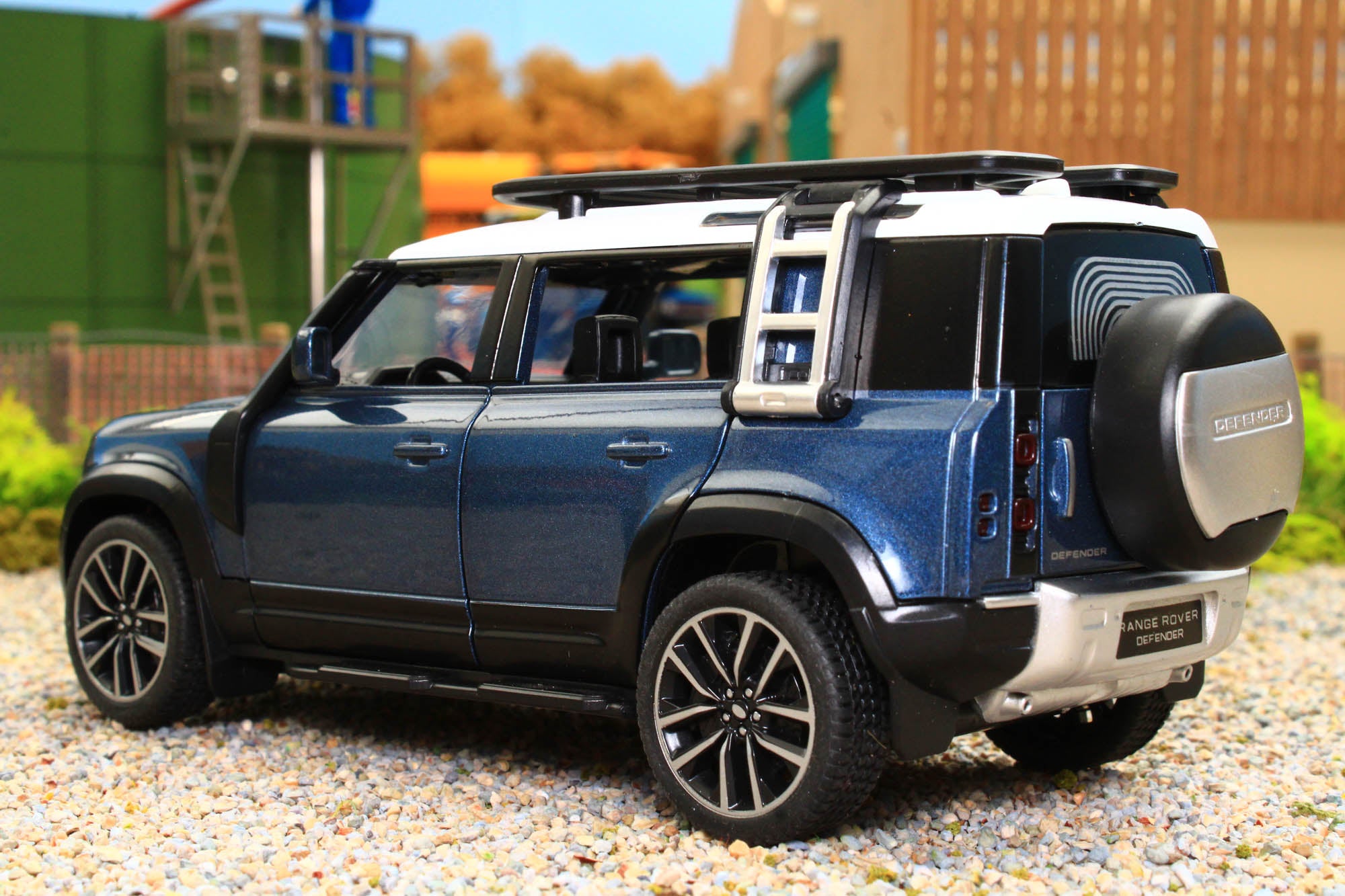 Q3002A-BL QY 1:32 Scale New Land Rover Defender 110 in Blue with light ...